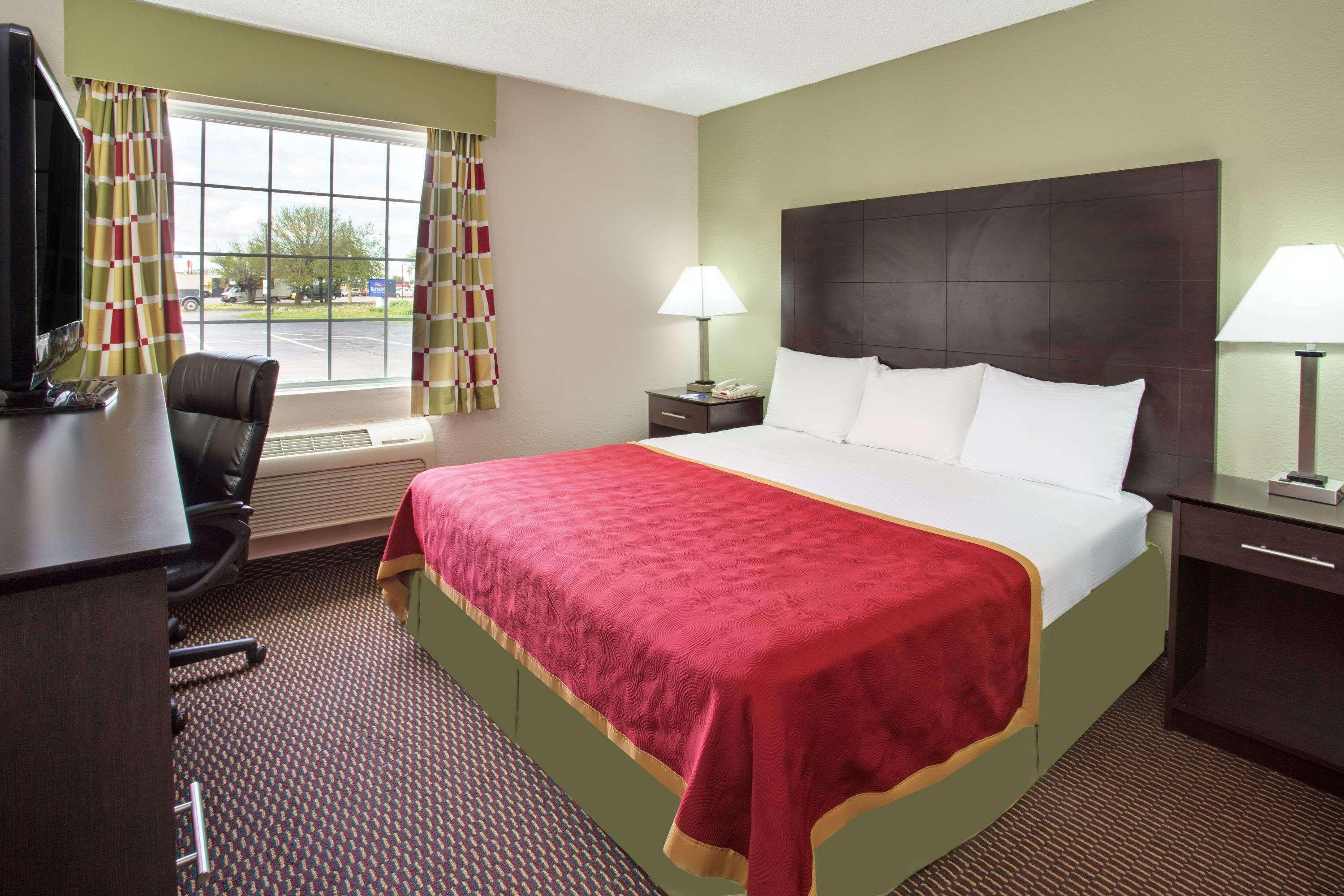 Hotel Baymont By Wyndham Beloit Exterior foto